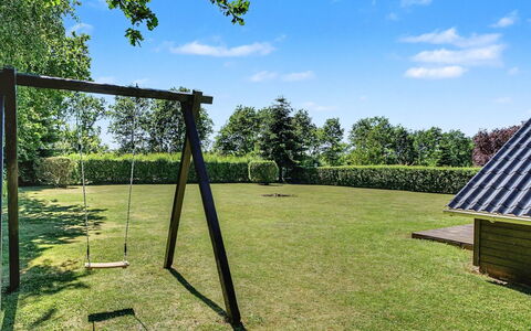 Troen - 400M from the Sea: Gras, Einfach, Grundstueck, Garten, Rasen, Schatten, Park, Wiese, Landscaping