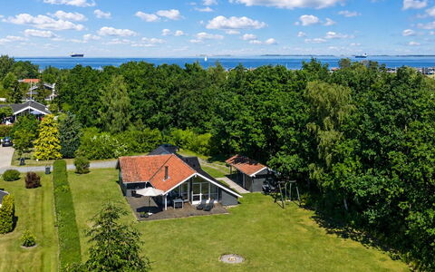 Troen - 400M from the Sea: Wohngebiet, Vogelperspektive, Haus, Landschaft, Zuhause, Grundstueck, Dach, Luftaufnahmen, Vorort, Estate