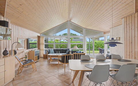 Wilma - 220M from the Sea: Holz, Interior Design, Decke, Flooring, Fussboden, Zuhause, Hartholz, Küche & Esszimmer Tisch, Wohnzimmer, Holzbeize