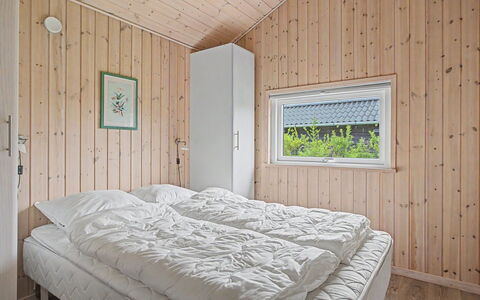 Wilma - 220M from the Sea: Holz, Schlafzimmer, Zuhause, Decke, Bett, Bedding, Bettdecke, Hartholz, Bettrahmen, Planke