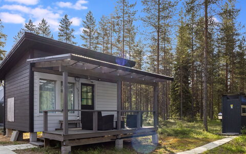 Kipinä: Hütte, Grundstueck, Veranda, Blockhaus, Abstellgleis, Gartenbauten, Schuppen, Schatten, Garten, Deck