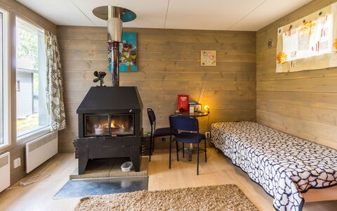 Kipinä: Möbel, Interior Design, Flooring, Fussboden, Holz, Decke, Zimmer, Beleuchtung, Wohnzimmer, Light Fixture