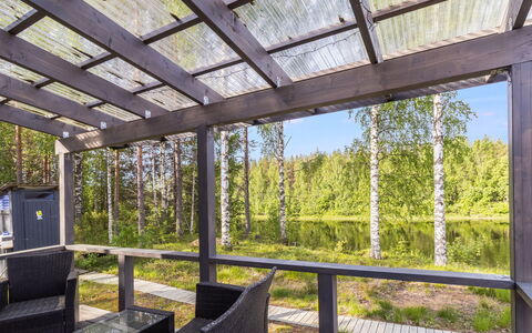 Kipinä: Glas, Metall, Schatten, Daylighting, Hartholz, Deck, Outdoor Struktur, Veranda, Strahl, Eco Hotel