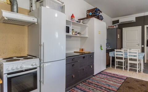 Kipinä: Küchengerät, Küche, Major Appliance, Flooring, Möbel, Interior Design, Holz, Fussboden, Haushaltsgerät, Cabinetry