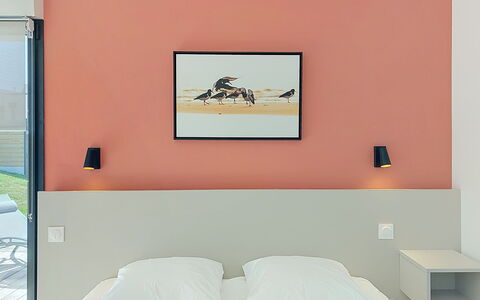4 Mouettes: Wand, Interior Design, Möbel, Fussboden, Rosa, Schlafzimmer, Bett, Zimmer, Dekokissen, Decke