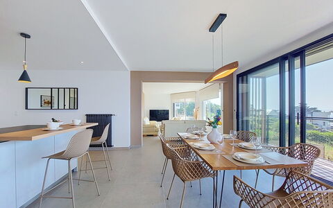 4 Mouettes: Möbel, Interior Design, Flooring, Küche & Esszimmer Tisch, Stuhl, Esszimmer, Decke, Holz, Fussboden, Tabelle