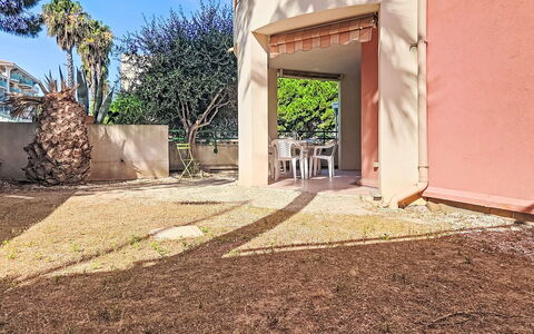 Nautica: Strauch, Garten, Estate, Auffahrt, Schatten, Landscaping, Garten, Hazienda, Hinterhof