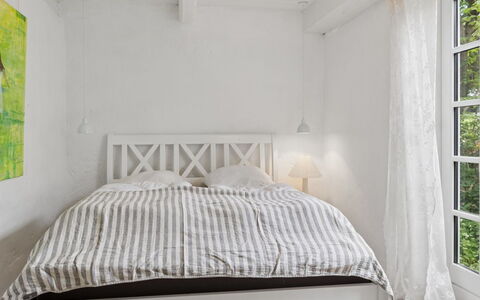 Nadica - 415M from the Sea: Bett, Bedding, Schlafzimmer, Möbel, Bettdecke, Interior Design, Fussboden, Flooring, Holz, Linens