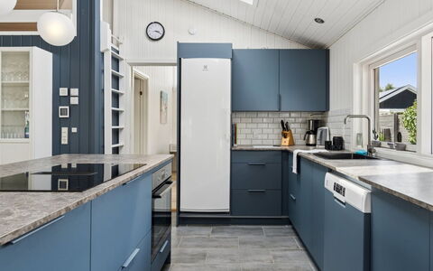 Saku - 375M from the Sea: Cabinetry, Flooring, Interior Design, Küchengerät, Countertop, Küche, Möbel, Major Appliance, Fussboden, Decke