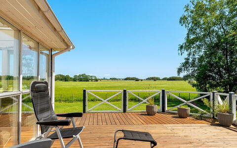 Saku - 375M from the Sea: Himmel, Veranda, Grundstueck, Deck, Stuhl, Gartenmöbel, Schatten, Hütte, Hartholz, Outdoor Struktur