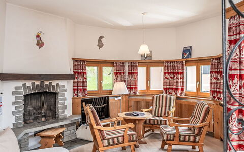 Chesa Minchületta: Holz, Interior Design, Möbel, Decke, Zuhause, Wohnzimmer, Fussboden, Zimmer, Hütte, Couch