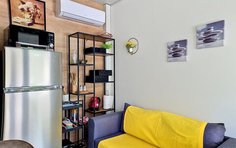 Arsen: Möbel, Interior Design, Flooring, Fussboden, Zimmer, Wohnung, Couch, Dekokissen, Wohnzimmer, Zuhause