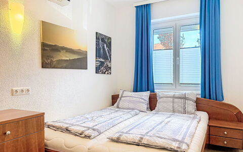 Ferienwohnung Maria: Interior Design, Holz, Fussboden, Flooring, Zimmer, Schlafzimmer, Wohnung, Möbel, Bett, Decke