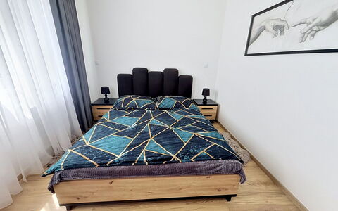 Korzo: Bett, Möbel, Schlafzimmer, Bedding, Bettdecke, Flooring, Fussboden, Holz, Interior Design, Linens