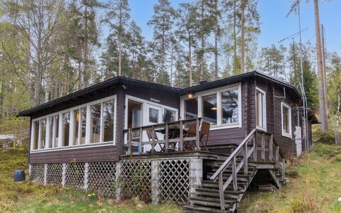 Villa Jumalvik: Holz, Zuhause, Hütte, Veranda, Blockhaus, Hartholz, Holzbeize, Wald, Abstellgleis, Gartenbauten