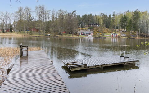 Villa Jumalvik: Baum, Bank, Ländliches Gebiet, See, Dock, Teich, Hütte, Reservoir