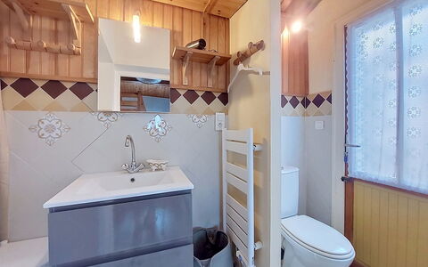 La Grainette: Flooring, Interior Design, Holz, Armatur, Fussboden, Badezimmer, Zimmer, Decke, Zapfhahn, Installation