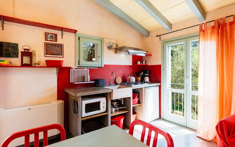San Bartolomeo al Mare 650: Möbel, Küche, Major Appliance, Interior Design, Zuhause, Stuhl, Küchengerät, Zimmer, Countertop, Holzbeize