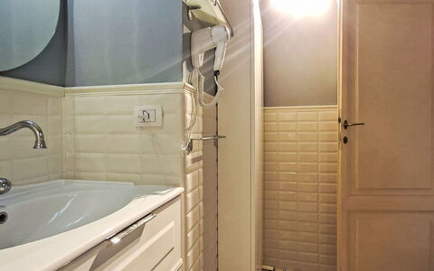 Il Professore: Wand, Flooring, Fussboden, Armatur, Interior Design, Badezimmer, Installation, Zapfhahn, Fliese, Zimmer