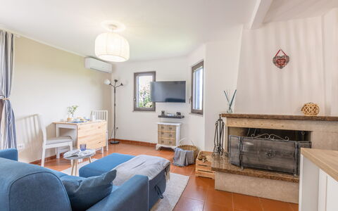 La Terrazza nel Borgo: Möbel, Interior Design, Flooring, Fussboden, Holz, Zimmer, Decke, Couch, Wohnzimmer, Tabelle