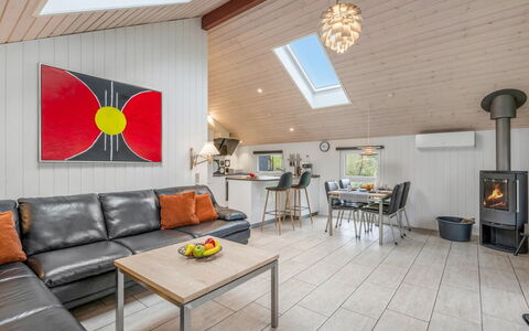Swartebrand - 400M to the Fjord: Holz, Möbel, Decke, Interior Design, Wohnzimmer, Zuhause, Flooring, Couch, Zimmer, Stuhl