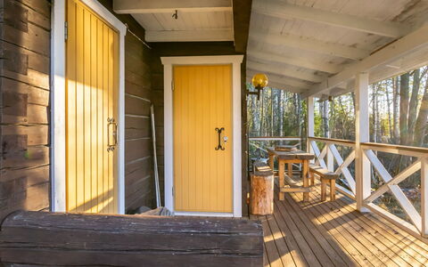 Villa Karmu: Holz, Flooring, Fussboden, Hartholz, Holzboden, Holzbeize, Planke, Zuhause, Tür, Veranda