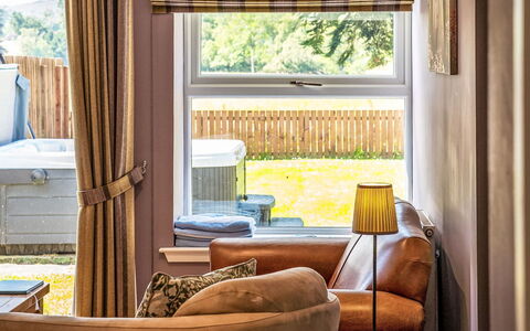 Wester Caiplich: Möbel, Interior Design, Holz, Textil, Flooring, Zuhause, Fussboden, Zimmer, Fensterabdeckung, Wohnzimmer
