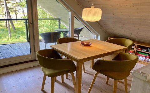 Aman - 100M from the Sea: Möbel, Interior Design, Flooring, Fussboden, Stuhl, Holz, Tabelle, Holzboden, Küche & Esszimmer Tisch, Esszimmer