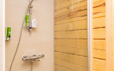 Tuulentupa: Holz, Flooring, Fussboden, Armatur, Holzbeize, Badezimmer, Hartholz, Planke, Installation, Holzboden