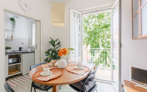 Fano Mare: Möbel, Interior Design, Stuhl, Tabelle, Flooring, Esszimmer, Küche & Esszimmer Tisch, Fussboden, Zimmer, Zuhause