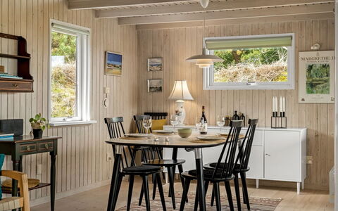 Thorgny - 1Km from the Sea: Möbel, Holz, Flooring, Interior Design, Esszimmer, Küche & Esszimmer Tisch, Tabelle, Fussboden, Holzboden, Zuhause