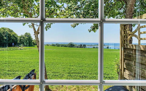 Mynthe - 750M from the Sea: Grün, Grundstueck, Frühling, Wiese, Sonnenlicht, Garten, Feld, Glas, Rasen, Prärie