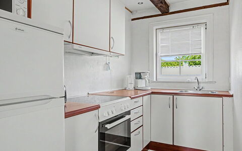 Mynthe - 750M from the Sea: Flooring, Holz, Fussboden, Interior Design, Küche, Major Appliance, Cabinetry, Countertop, Möbel, Decke