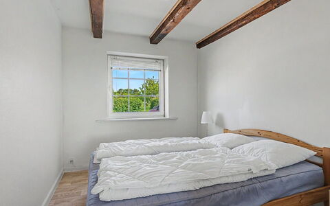 Mynthe - 750M from the Sea: Wand, Holz, Decke, Schlafzimmer, Flooring, Fussboden, Interior Design, Bett, Bedding, Bettdecke