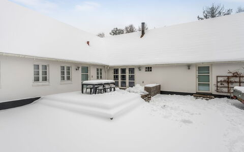Chrissie - 3Km from the Sea: Dach, Schnee, Zuhause, Winter, Einfrieren, Hütte, Steigung, Daylighting, Garten