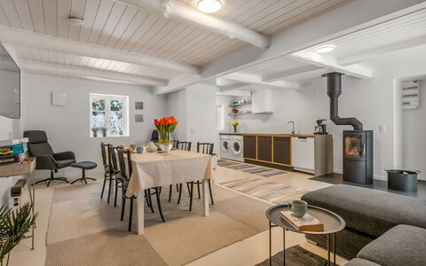 Chrissie - 3Km from the Sea: Möbel, Interior Design, Flooring, Wand, Fussboden, Holz, Decke, Holzboden, Zimmer, Beleuchtung