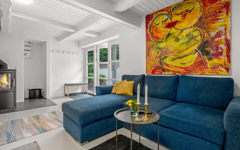 Chrissie - 3Km from the Sea: Möbel, Interior Design, Couch, Flooring, Fussboden, Wohnzimmer, Zimmer, Holz, Decke, Holzboden