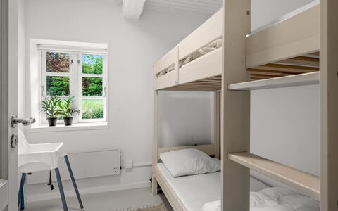 Chrissie - 3Km from the Sea: Interior Design, Holz, Fussboden, Flooring, Schlafzimmer, Etagenbett, Möbel, Bett, Wohnung, Wohnheim