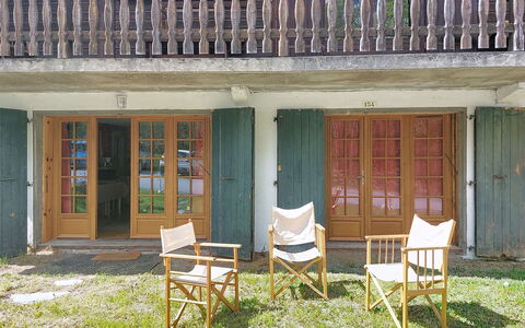 Le Baptieux: Holz, Möbel, Tür, Hartholz, Schatten, Holzbeize, Stuhl, Gartenmöbel, Tisch Im Freien, Veranda