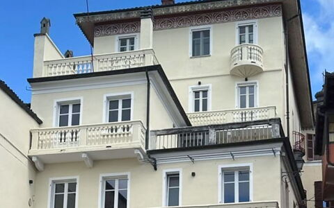 Bacolla: Gebäude, Fenster, Balkon, Zuhause, Wohnung, Formen, Schiebefenster, Farbe, Baluster