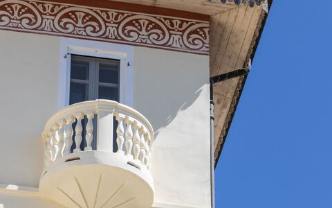 Bacolla: Verbundwerkstoff, Formen, Balkon, Farbe, Symmetrie, Design, Baluster, Daylighting, Gips, Geländer