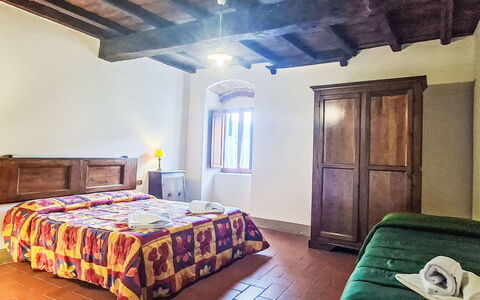 Rosmarino: Wand, Möbel, Fussboden, Interior Design, Flooring, Decke, Schlafzimmer, Zimmer, Bett, Bettrahmen
