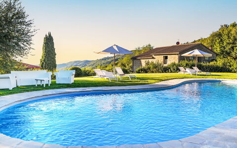 Rufina 985: Schwimmbad, Blau, Wasser, Gartenmöbel, Resort, Eco Hotel, Landscaping, Estate, Villa, Ferienort
