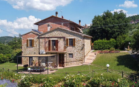 Casa dei Nonni: Gebäude, Haus, Zuhause, Wohngebiet, Strauch, Hütte, Dach, Ländliches Gebiet, Menschliche Siedlung, Bauernhaus