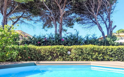 Last Sun Roccella: Blau, Schwimmbad, Strauch, Garten, Schatten, Landscaping, Resort, Hinterhof, Eco Hotel, Garten