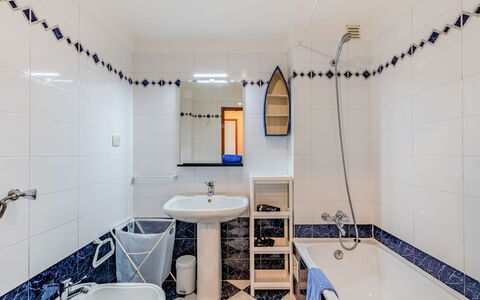 Be My Guest: Flooring, Armatur, Badezimmer, Fussboden, Interior Design, Installation, Zapfhahn, Fliese, Zimmer, Sinken
