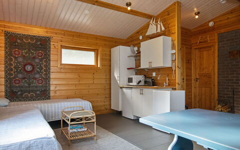 Villa Kuusiranta: Möbel, Interior Design, Flooring, Fussboden, Tabelle, Decke, Küche & Esszimmer Tisch, Beleuchtung, Stuhl, Zuhause