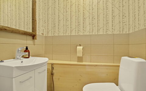 Villa Kuusiranta: Möbel, Interior Design, Flooring, Fussboden, Tabelle, Decke, Küche & Esszimmer Tisch, Beleuchtung, Stuhl, Zuhause