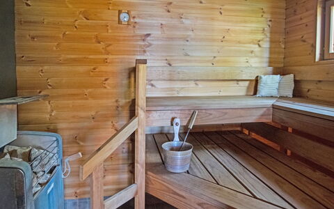 Villa Kuusiranta: Möbel, Interior Design, Flooring, Fussboden, Tabelle, Decke, Küche & Esszimmer Tisch, Beleuchtung, Stuhl, Zuhause