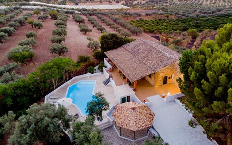 Villa Chiaramonte Gulfi: Schwimmbad, Die Architektur, Resort, Estate, Verbundwerkstoff, Hazienda, Villa, Eco Hotel, Landscaping, Bauernhaus